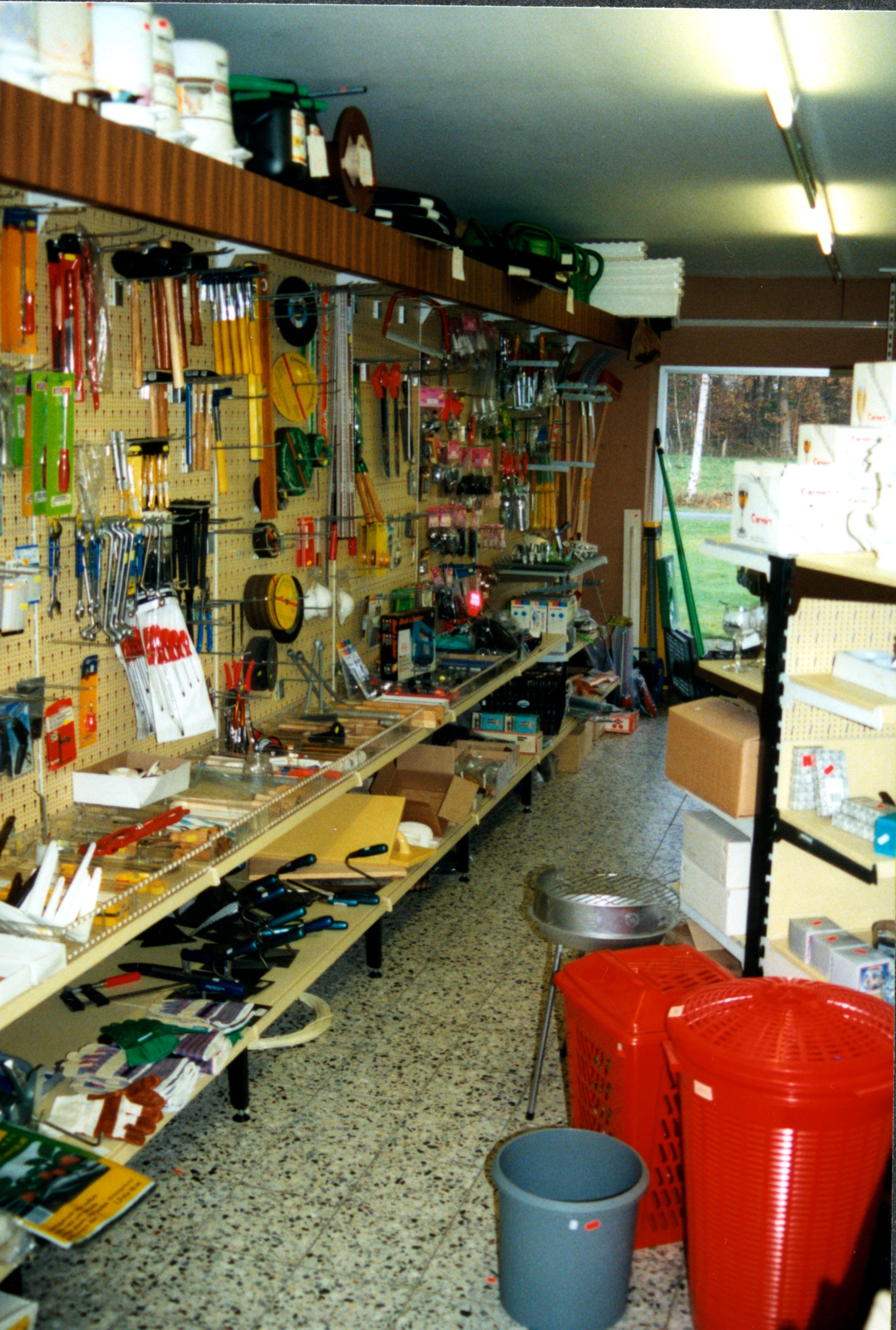 8 Edeka Regale Handwerkzeug