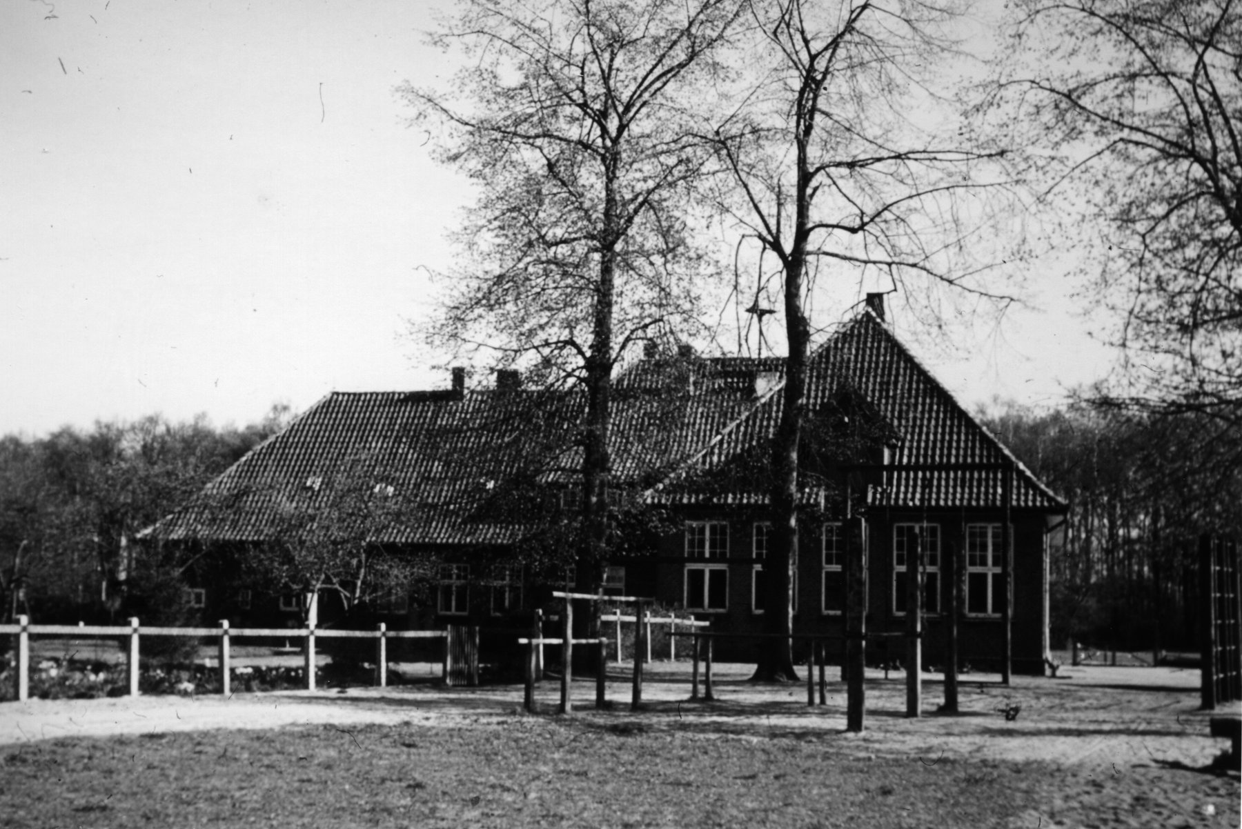 6 Spielplatz der Volksschule 1967